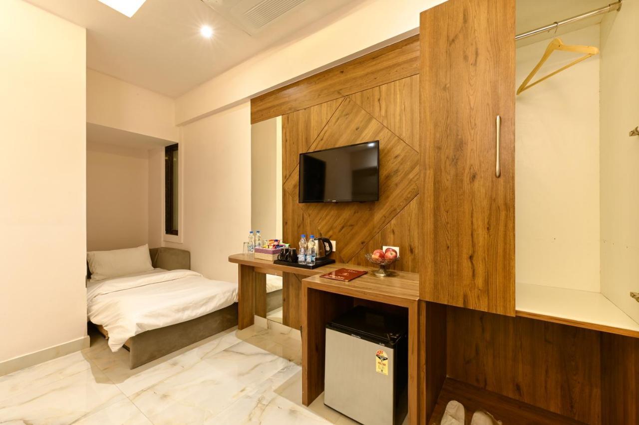 Hotel Avalon Palms Agra Agra  Exterior foto